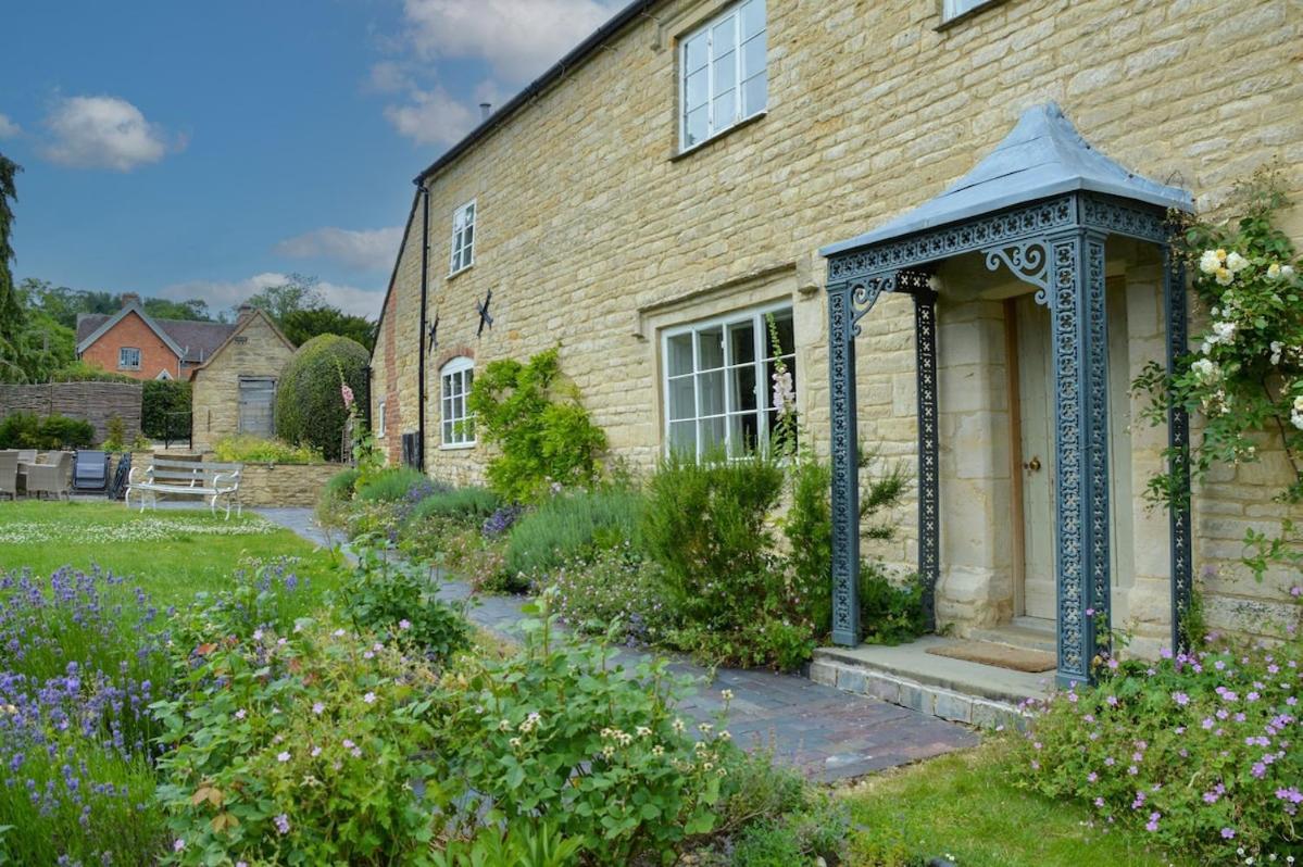 Beautiful Cotswold Farmhouse With Hot Tub مانشستر المظهر الخارجي الصورة