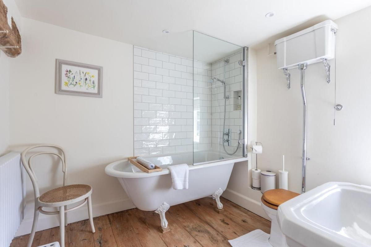 Beautiful Cotswold Farmhouse With Hot Tub مانشستر المظهر الخارجي الصورة