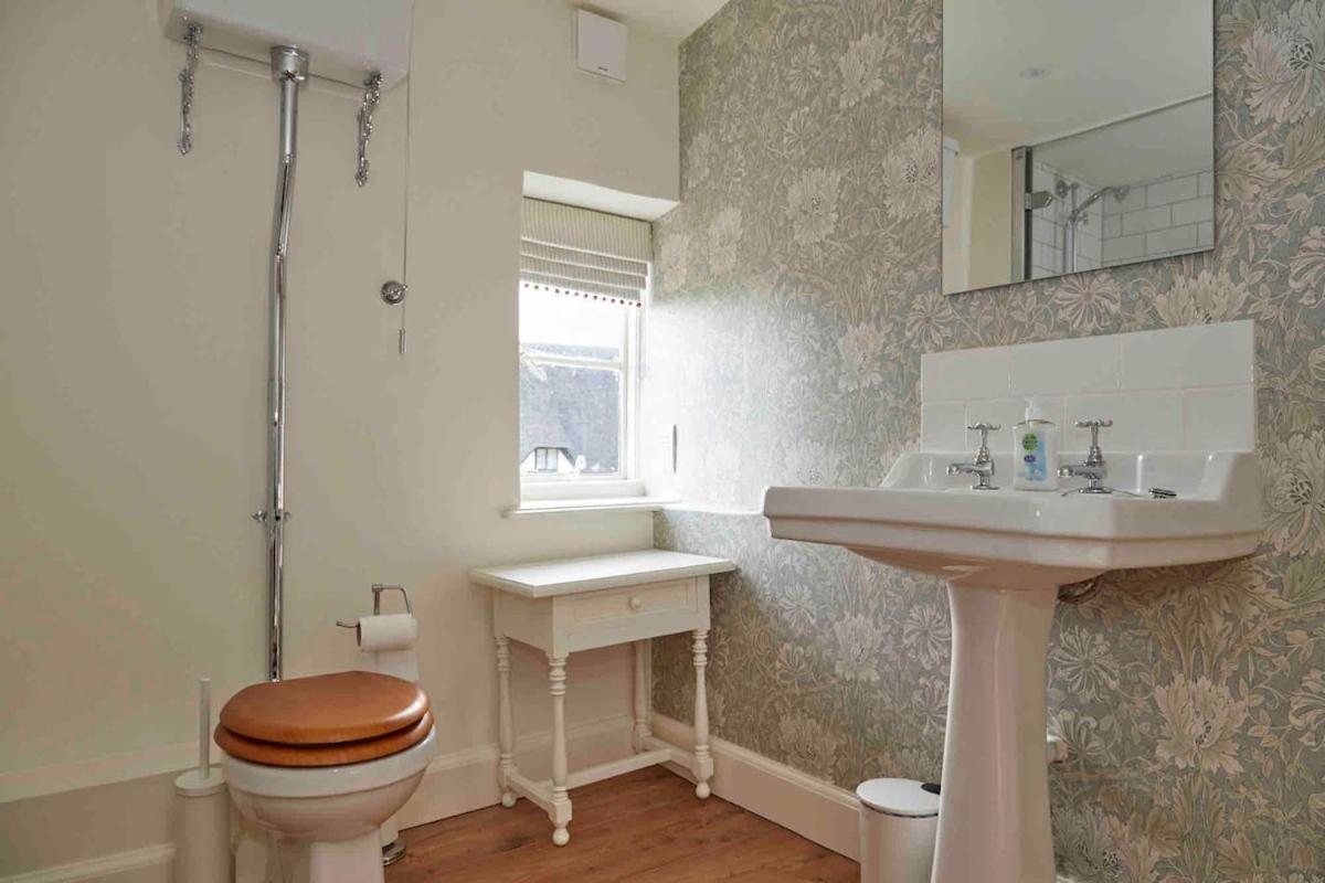 Beautiful Cotswold Farmhouse With Hot Tub مانشستر المظهر الخارجي الصورة