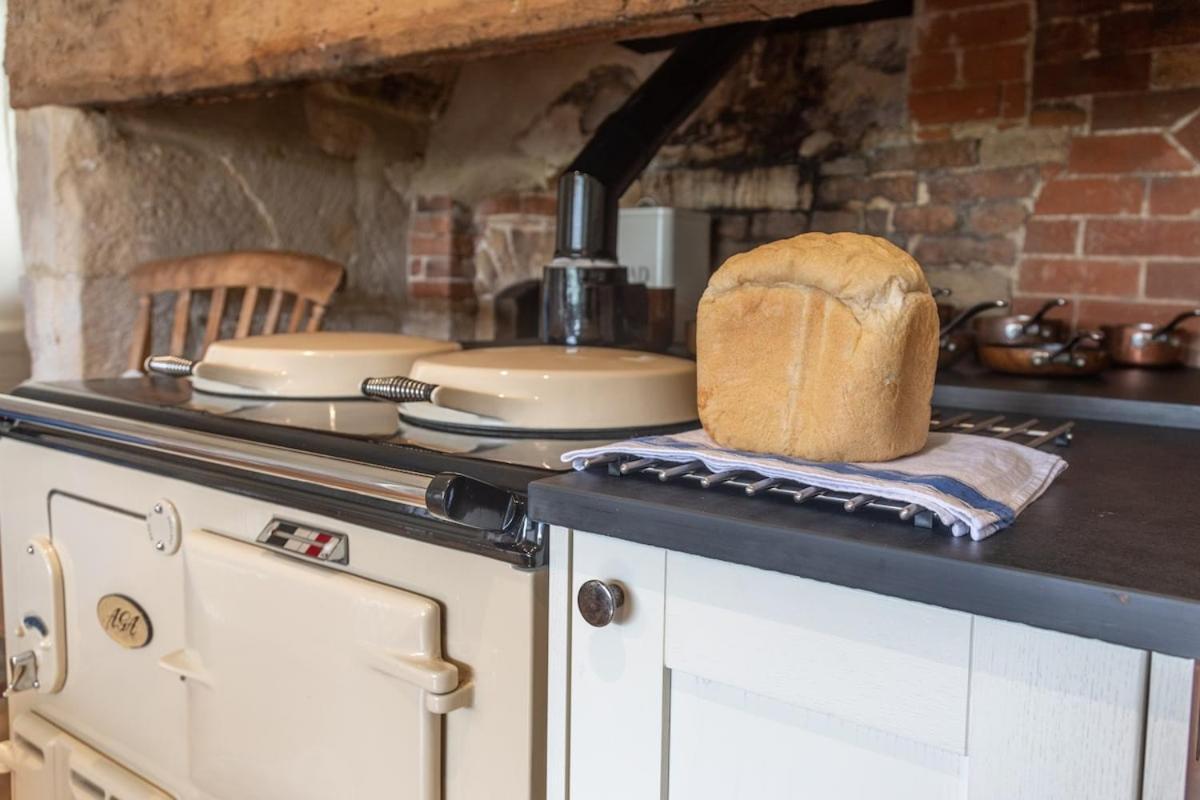 Beautiful Cotswold Farmhouse With Hot Tub مانشستر المظهر الخارجي الصورة
