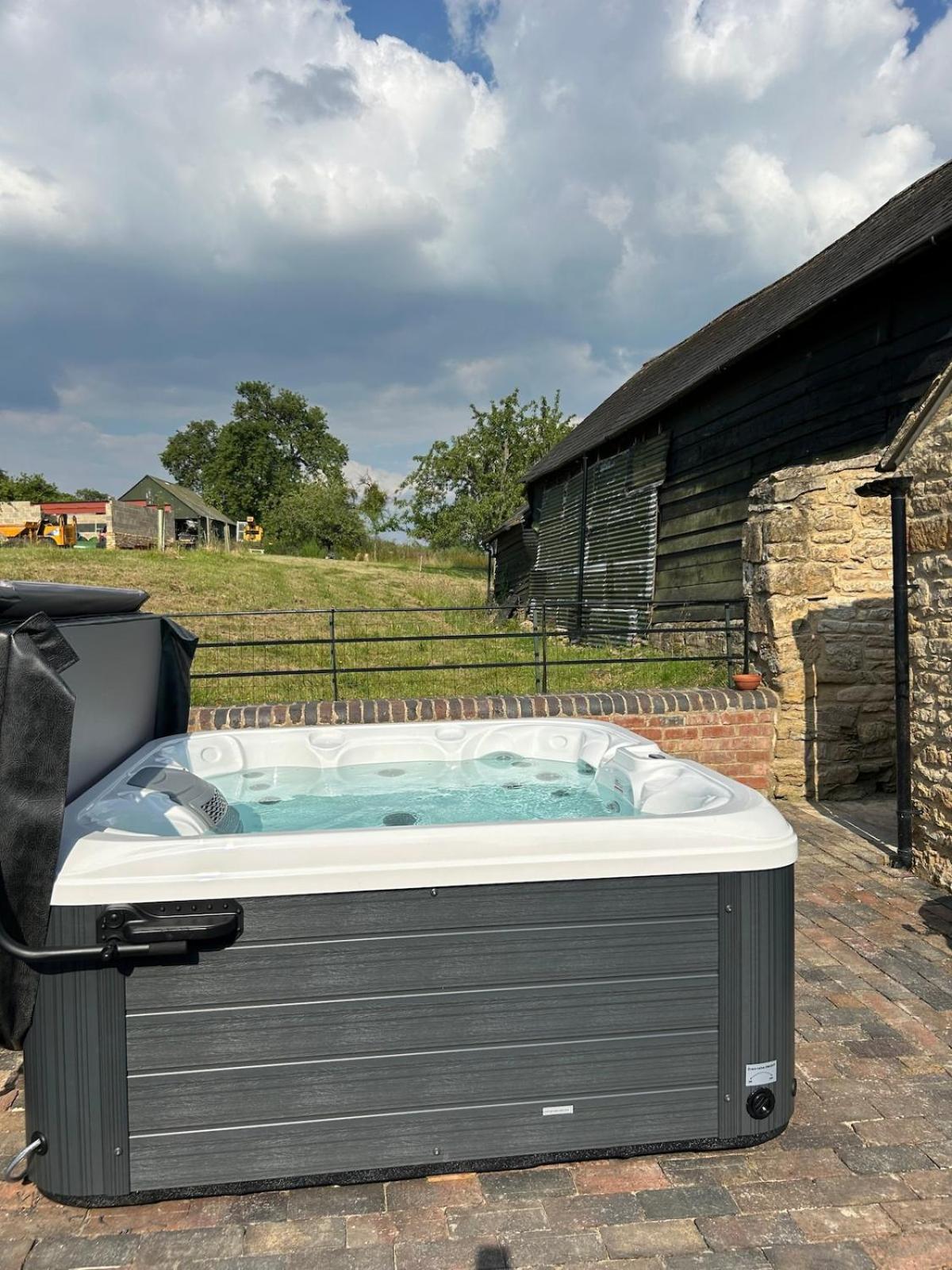 Beautiful Cotswold Farmhouse With Hot Tub مانشستر المظهر الخارجي الصورة
